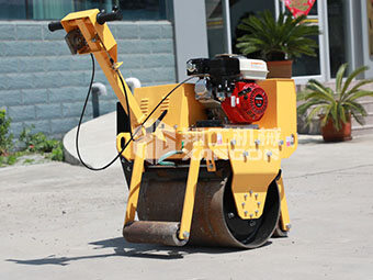 為什么別人家小型壓路機長壽？秘訣在這里！