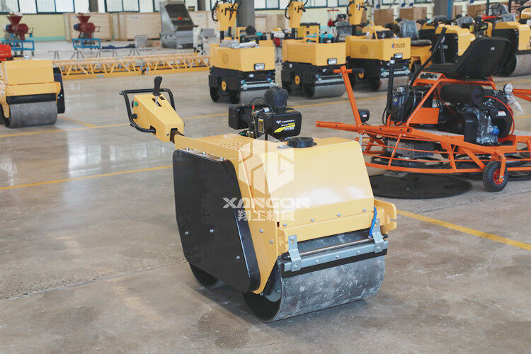 壓路機前面的大滾筒，里面到底裝著什么？